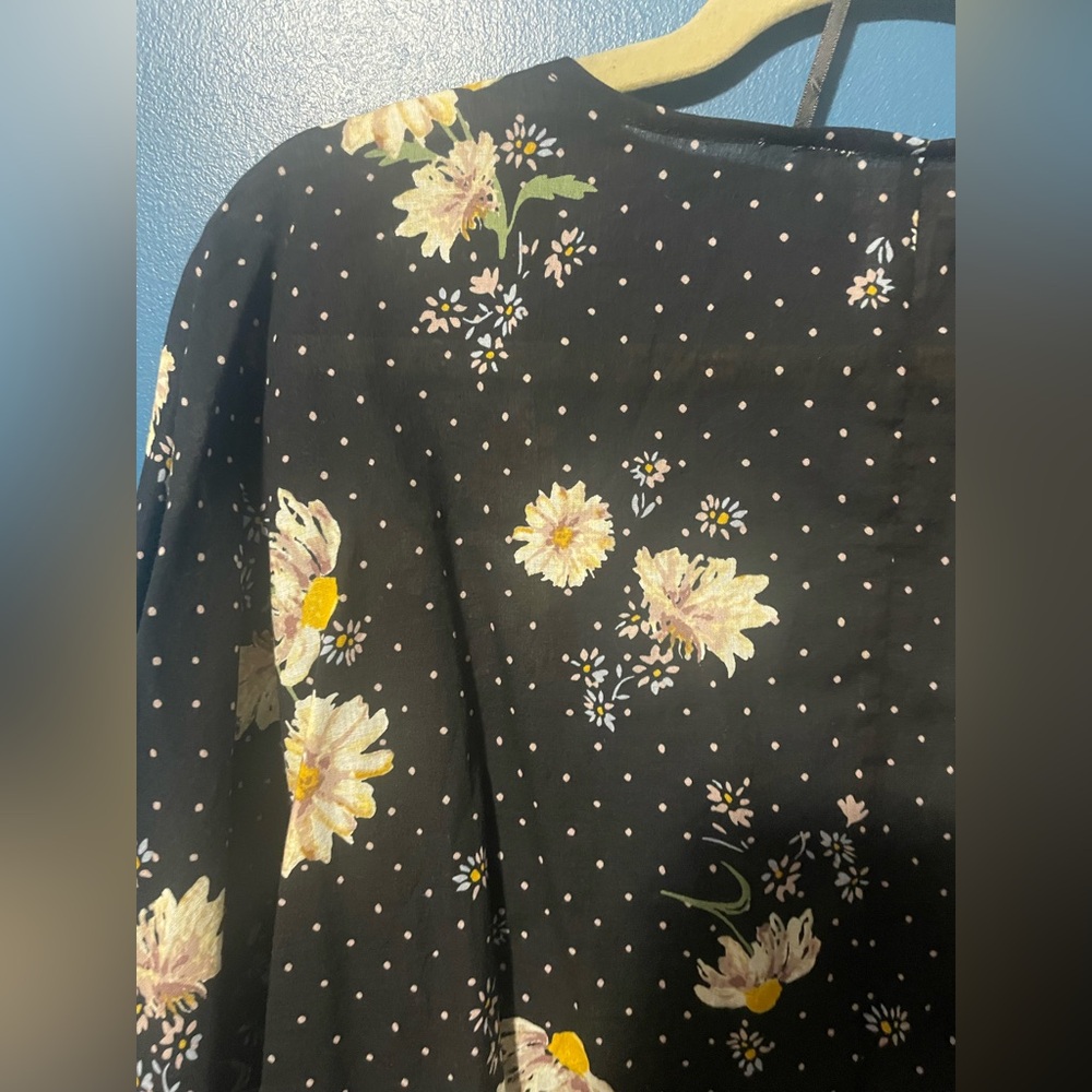 LC Lauren Conrad Black Floral Cover-Up Wrap - Picture 5 of 7